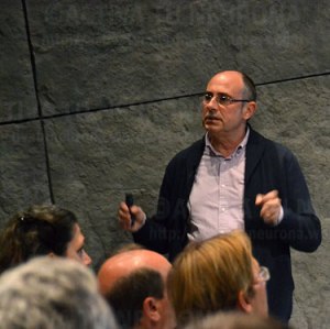 Javier Meana durante la conferencia. Credit: Activatuneuona.