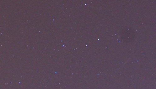 Perseida poco brillante junto a Casiopea. Credit: ACTIVATUNEURONA