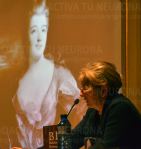 Emilie de Chatelet al fondo con MªJosé Casado en primer Plano. Credit: Izaskun Lekuona