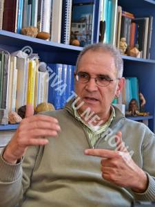 Alejandro Cearreta en un momento de la entrevista en su despacho de la Universidad del País Vasco. Foto: Izaskun Lekuona