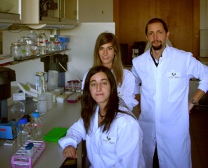El profesor del departamento de Genética, Antropología Física y Fisiología Animal en la Facultad de Medicina de la UPV/EHU, José Antonio Rodríguez, en un laboratorio universitario.